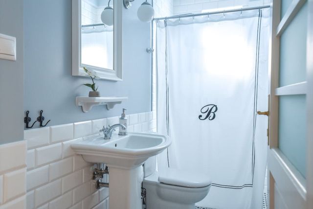 Chez Marie - Cozy One-Bedroom with Balcony - Photo 4