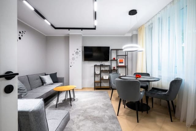 Silver Gem  1BD with desk and balcony