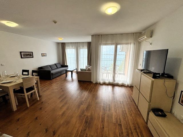 Cozy  Sea view apartament  Marina Cape