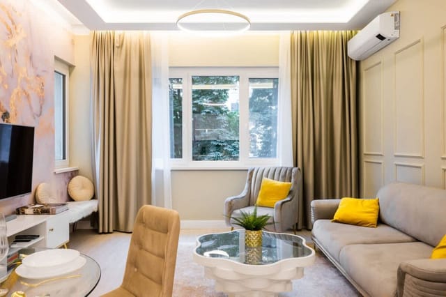 Central Stylish Suite & Studio with Shared Terrace