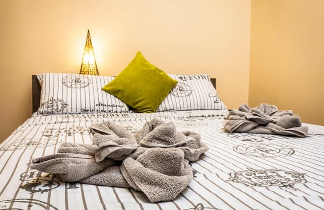 1BD Apartment with a Cute Balcony in Kapana