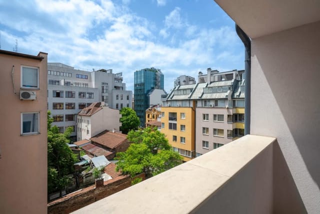 Feel at Home - Central 2BD Flat with Parking