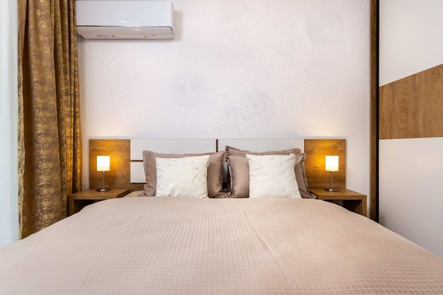 The Modern Wood Suite