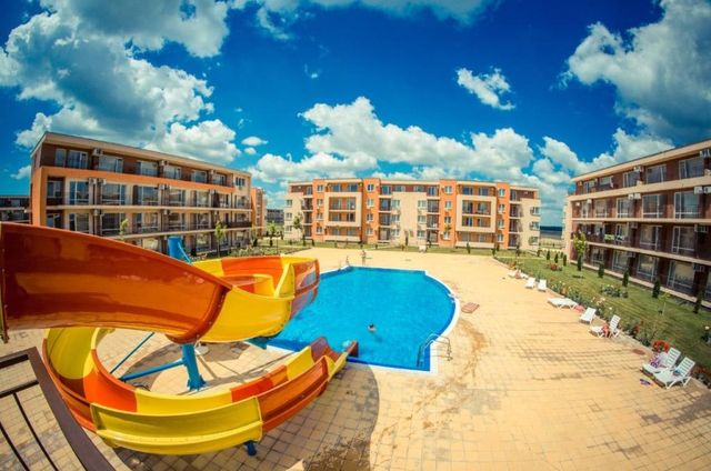 Holiday Cozy Apartament with Pool View