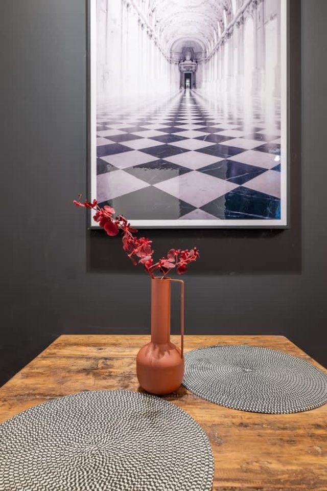 One Bedroom with Parking - Women's Market