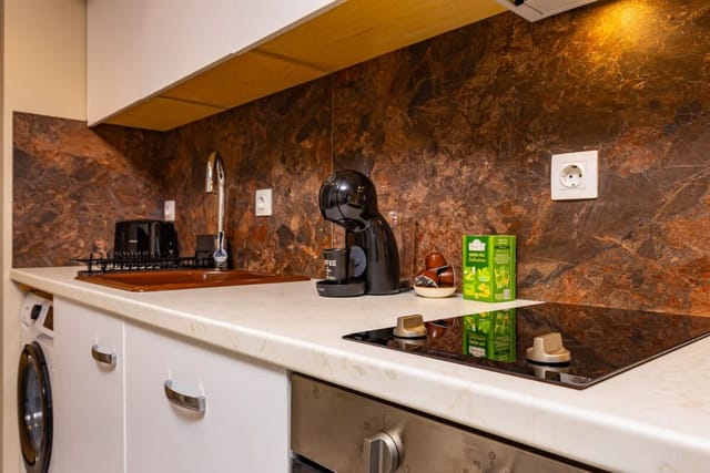 Plaza Nest - Cozy Studio Apartment