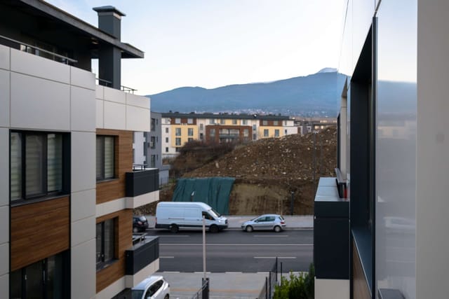 Warm & Spacious Stay with Balcony