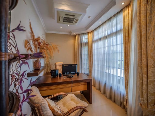 Luxury Villa with Pool- 4 Bedrooms in BlackSeaRama