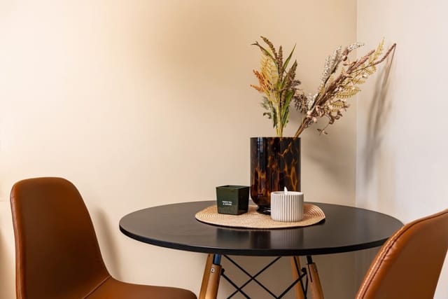 Plaza Nest - Cozy Studio Apartment