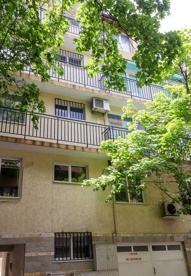 Black & White -1BD Flat in Varna Center