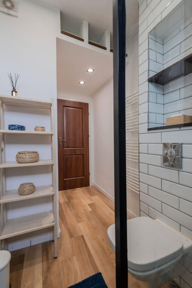 Flamingo Flat /Two-bedroom with Balcony\