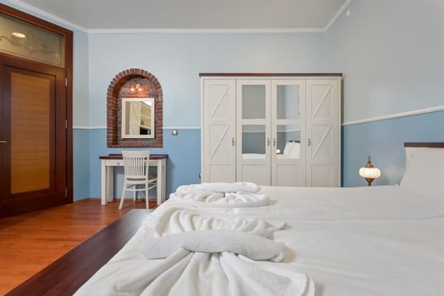 Colorful & Elegant 2BD Flat – Premium Central Stay