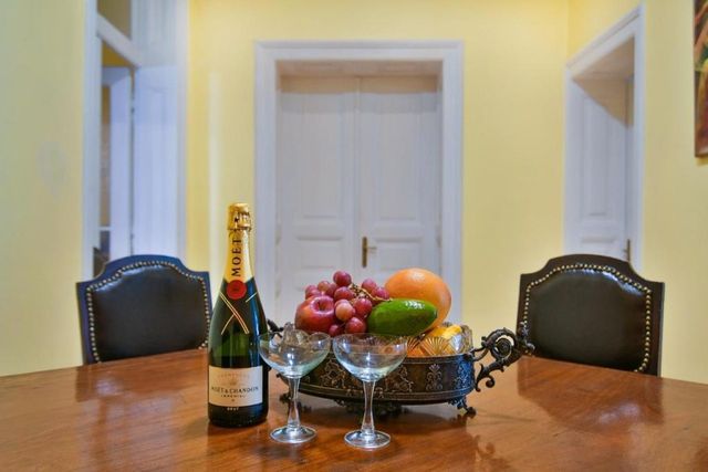 Apo Apartment - Top Center