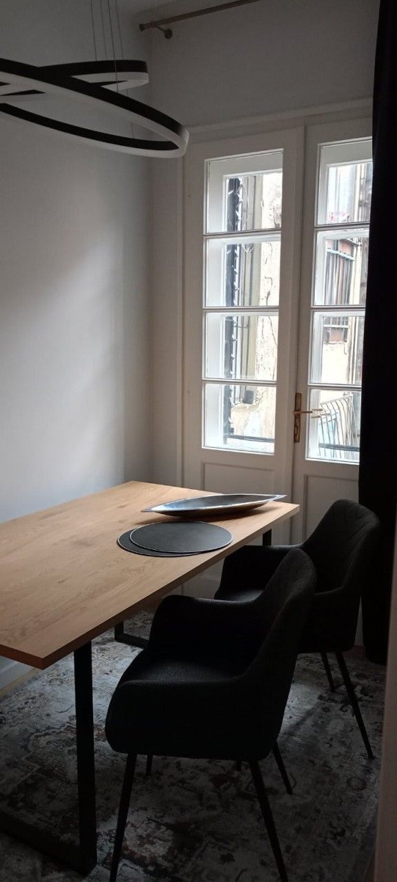 Urban Comfort: Central 1BDR near