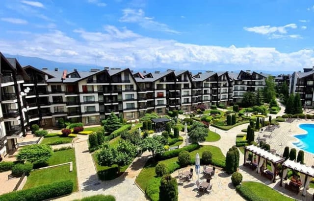 Bright Studio in a Spacious Complex in the Valley