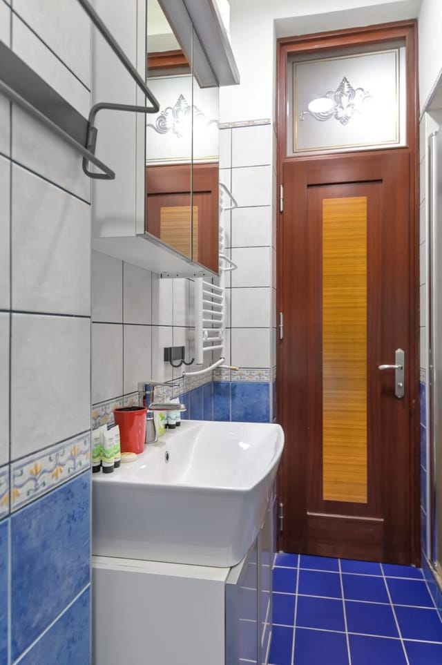 Colorful & Elegant 2BD Flat – Premium Central Stay