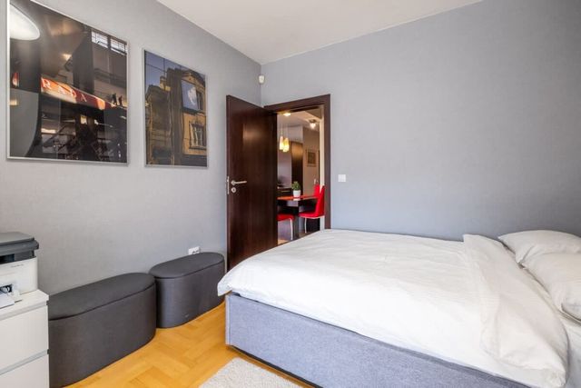 Chic 1BD Flat near Metro | Workspace & Terrace