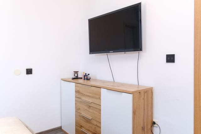 Serene Luxe Oasis Retreat on the Outskirts