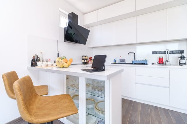 Serene Luxe Oasis Retreat on the Outskirts