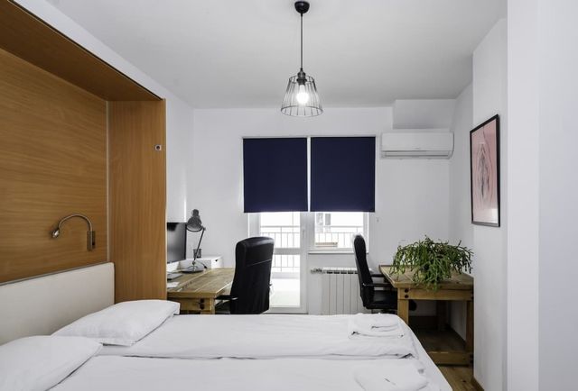 Charming &amp; Cozy 2BD Apartment with Natural Light - Photo 4