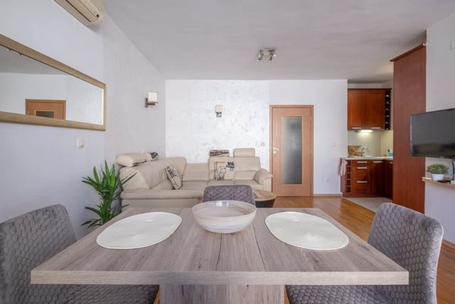 Spacious 1 bedroom apartment in a lively center