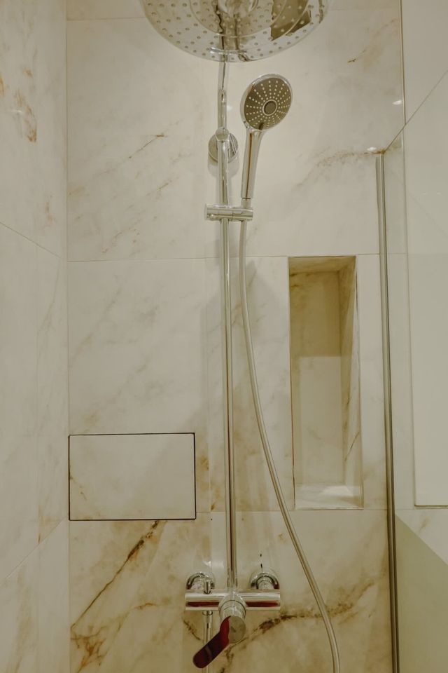 Elegant Escape - High Ceilings, Balcony & Piano