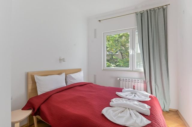 Bright Two-Bedroom Apartment in Top Center - Photo 2