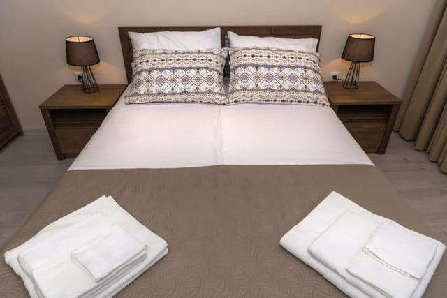 Alma Apartment - Stylish 1BD Flat with Balcony