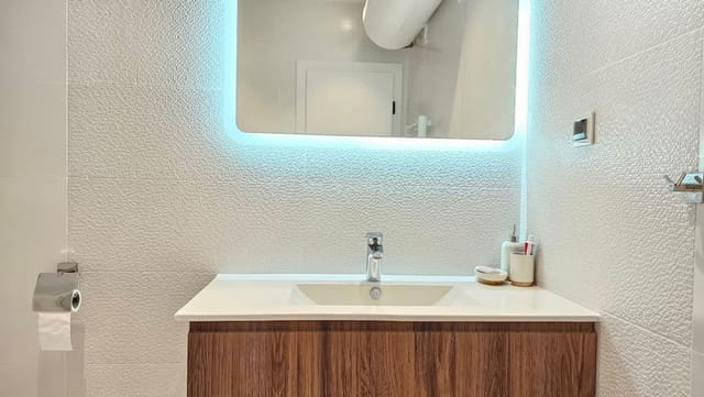 Bright Urban Stay with Parking