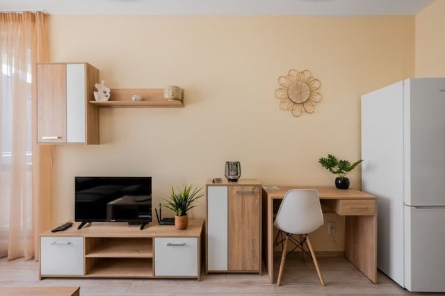 Nomad Haven: 1BD Flat with Balcony near the Center