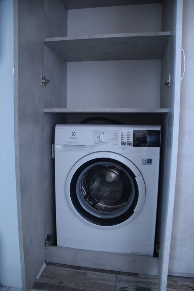 New 1930s quiet central apartment w/AC - 2 bedroom