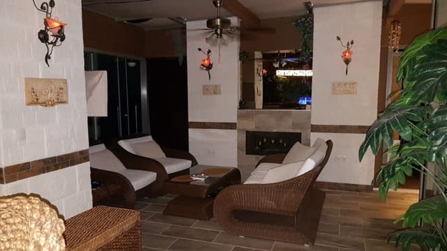 Under the Stars - Lux. Penthouse w/ POOL + Terrace