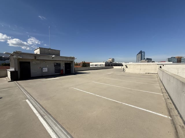 Big 5 Story Parking with security