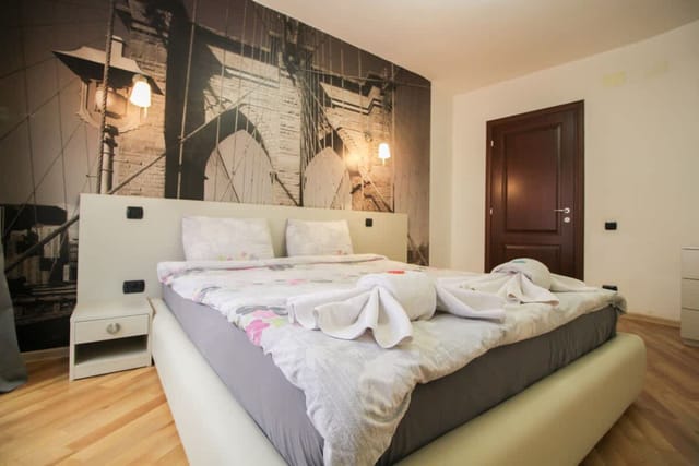 Trendy & Deluxe Apartment