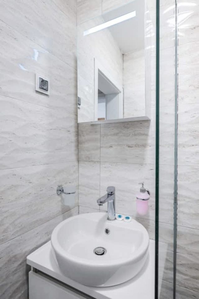 Spacious 2BD Near NDK with WorkSpace