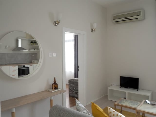Caché - Bright One-Bedroom Apartment in Sofia