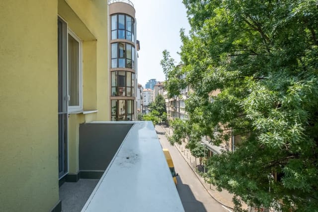 Central Charm  2BD apartment close to NDK