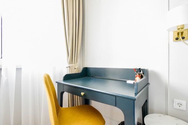 Stylish 2BD with Balcony & Desk near Vitosha Blvd