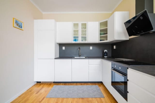 Spacious 2BD Near NDK with WorkSpace