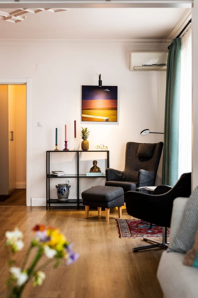 A French affair. With parking, style and elegance.