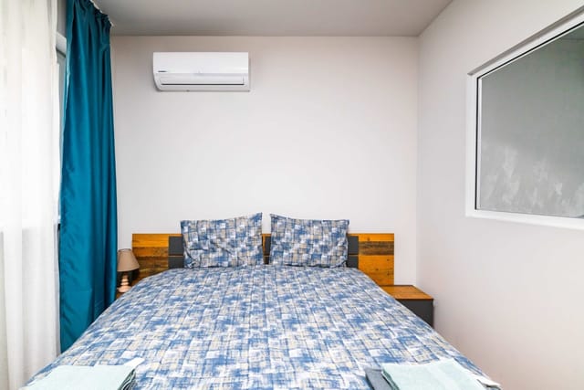 Stylish 1 Bedroom Apartment - Quiet & Comfortable