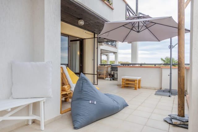 Lovely 3BD flat with Parking and Sea View