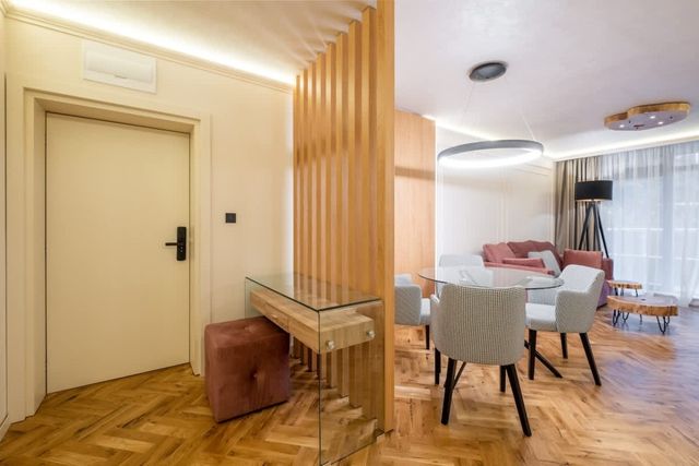 SOFapart Comfy and Elegant Apt with 2 BDR/ Parking