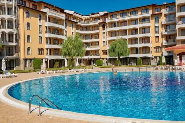 Suite apartment with balcony in Royal Sun