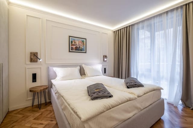 SOFapart Comfy and Elegant Apt with 2 BDR/ Parking - Photo 3