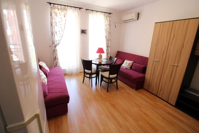 Sunny Day 6 Family Studio