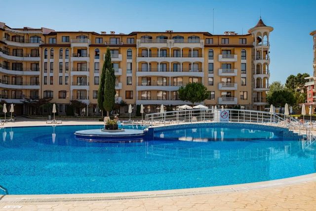 Suite apartment with balcony in Royal Sun