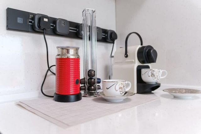 Serene Luxe Oasis Retreat on the Outskirts