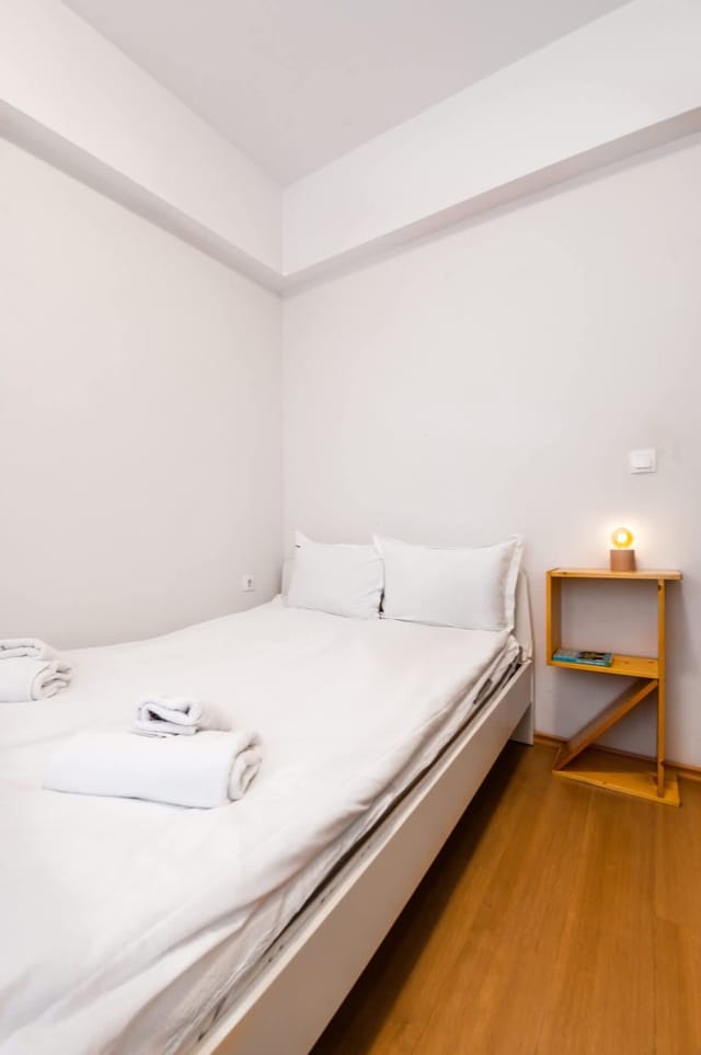 Sofia’s Best Area - Workspace+300 MBPS WiFi