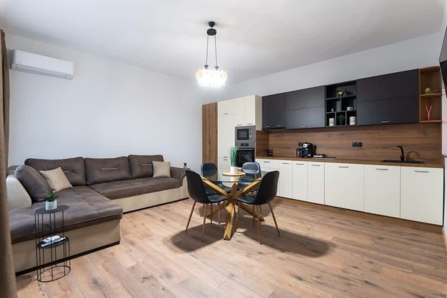 Modern 2BD/2BA Designer Apartment - Prime Location - Photo 2